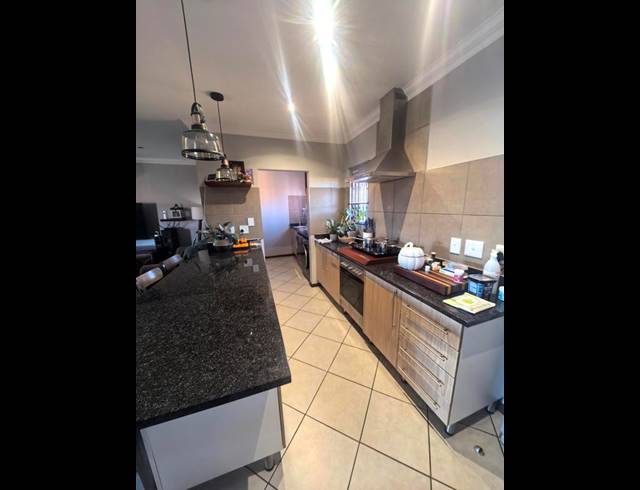 3 BEDROOM TOWNHOUSE FOR SALE IN MONAVONI